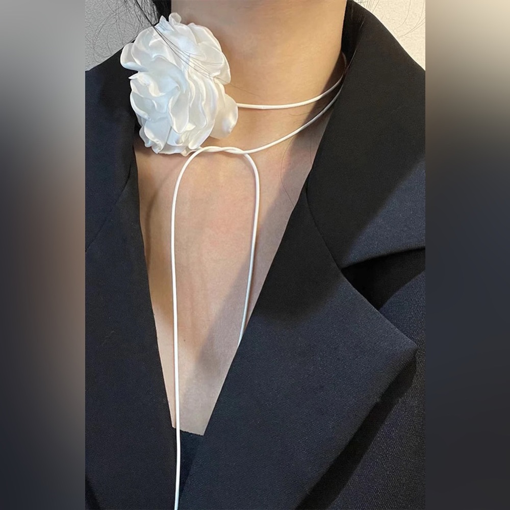 Rosette decor choker necklace, White rose NWT Micas Boutique